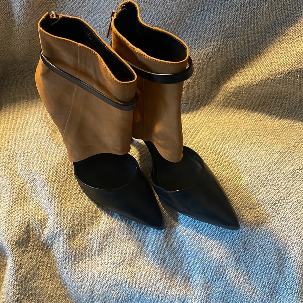 Schutz camel/ black two tone heels with ankle cuffs. New in box! 😍 - Picture 3 of 4